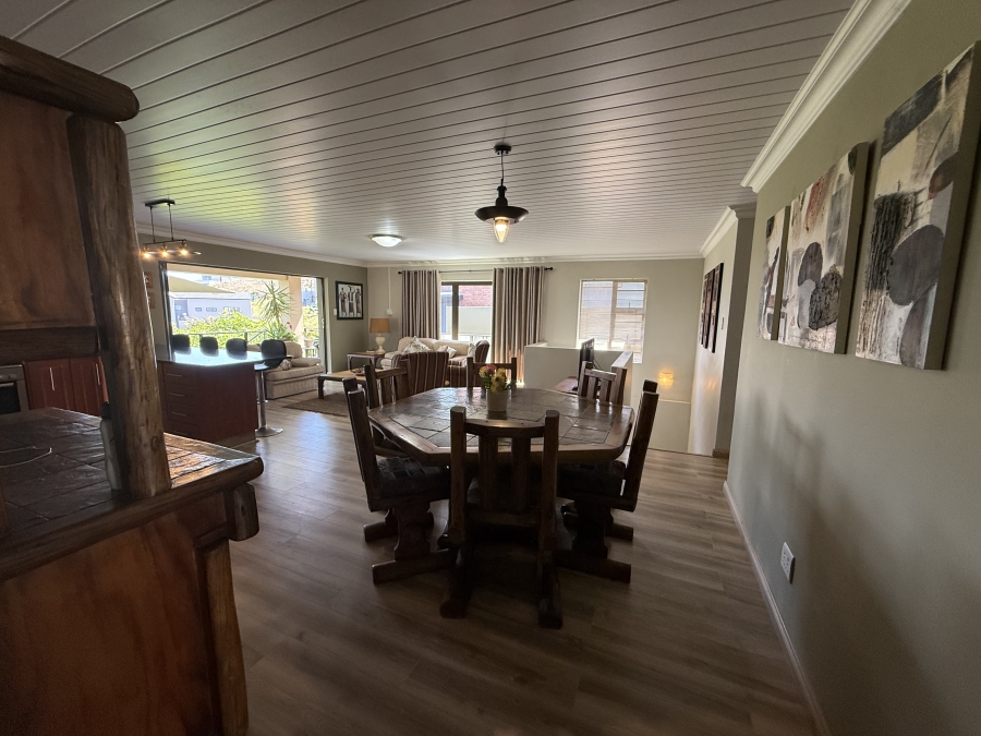 4 Bedroom Property for Sale in Monte Christo Western Cape